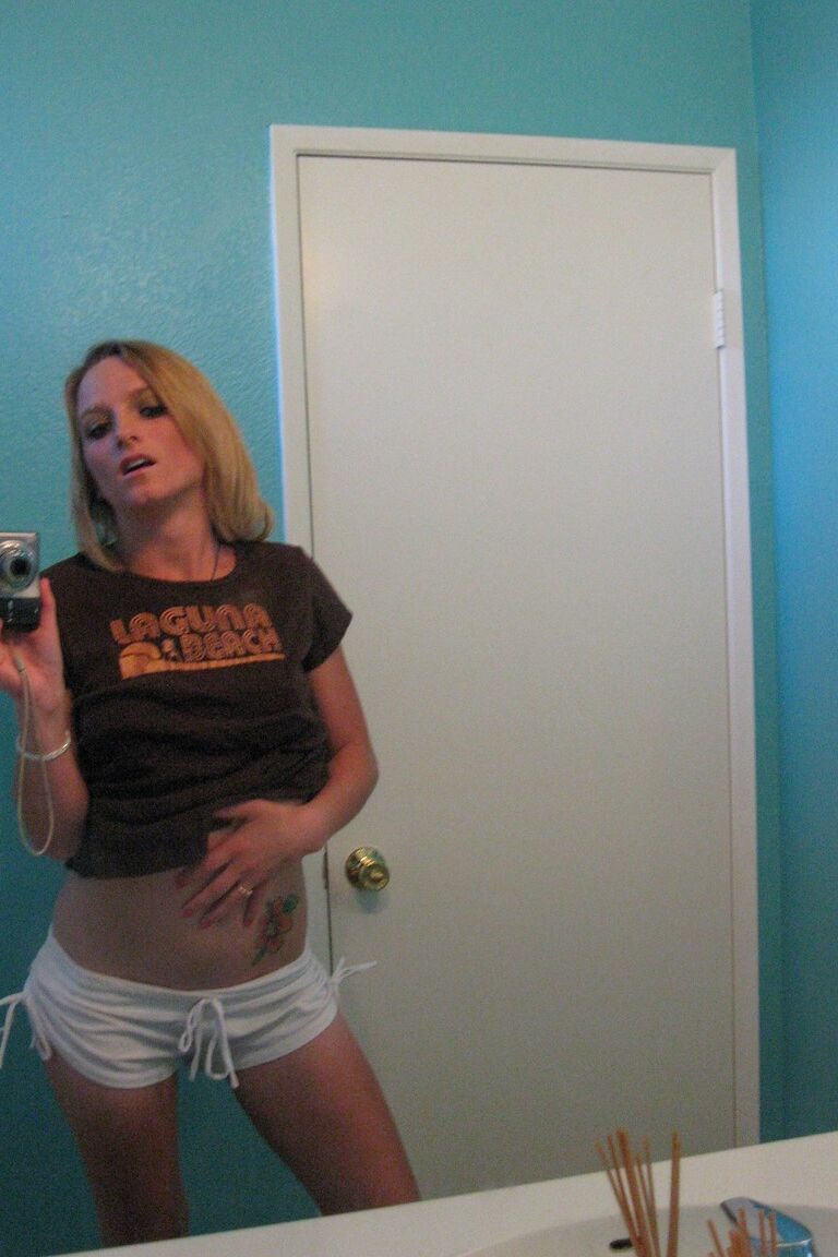 15P La puta amateur Melanie Masters mostrando sus hermosas tetas naturales