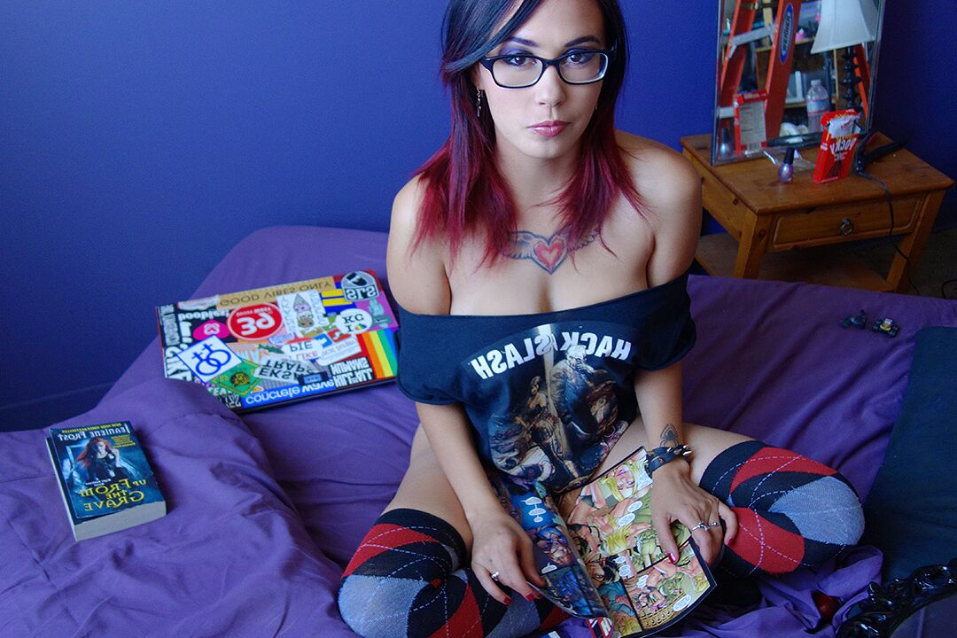 15P Geeky redhead Scarlet Starr bares nice tits and pussy in OTK argyle socks