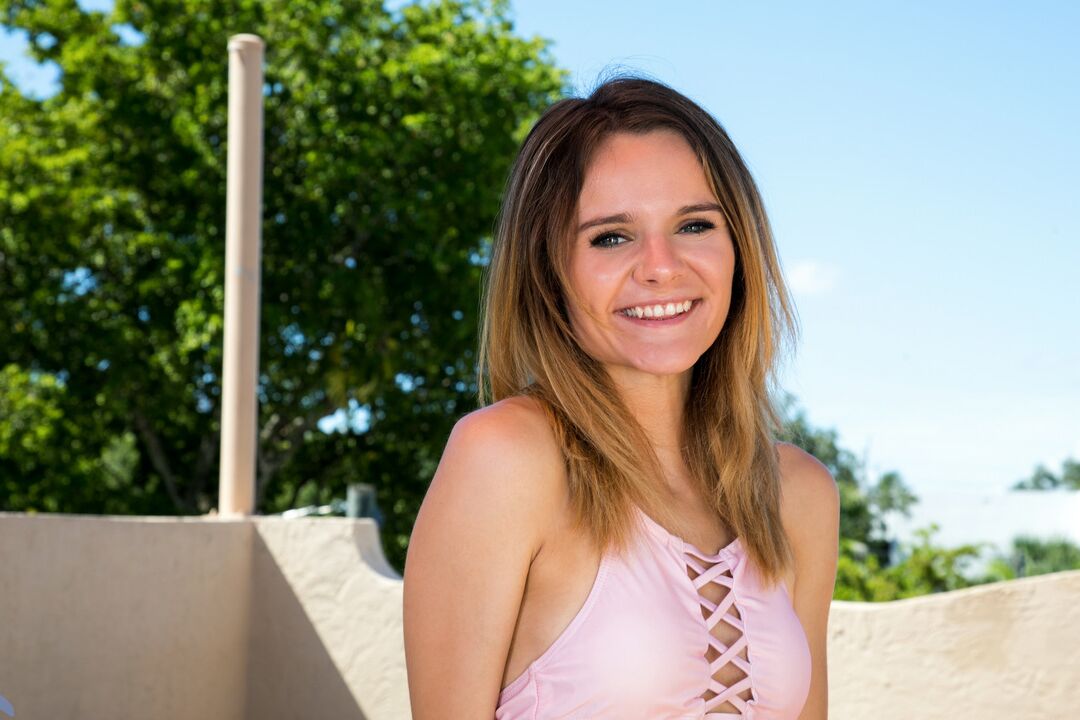 16P Looking hot as hell in a bikini, Addee Kate flaunts her tight spinner bod