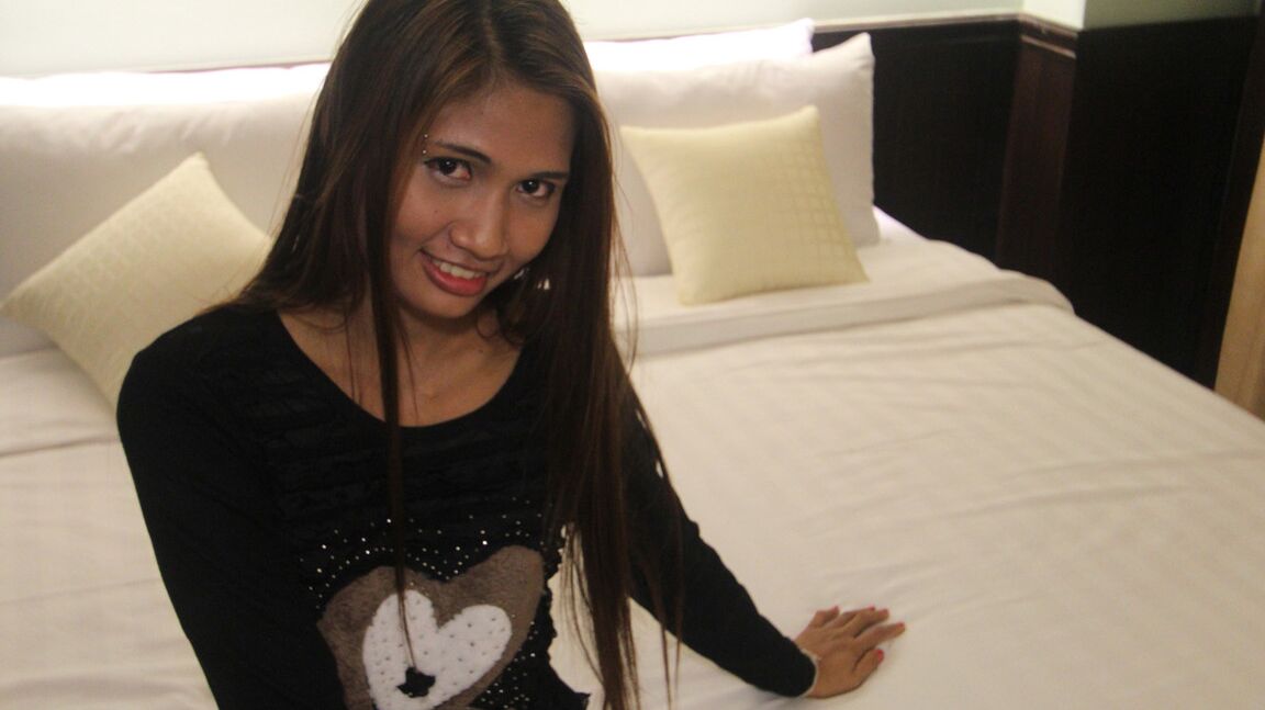 15P O adolescente asiático Kiew fica nu após sexo POV com um estrangeiro