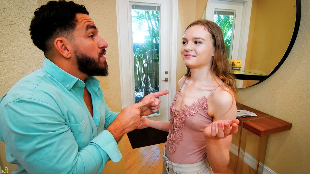 16P La pequeña adolescente Jessae Rosae seduce a su hermanastro en su traje de cumpleaños