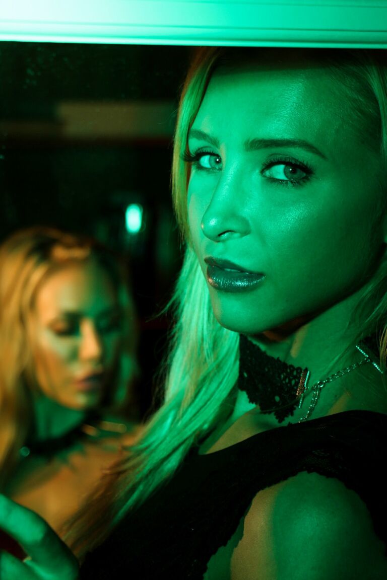 21P Rubias lesbianas Nicole Aniston
