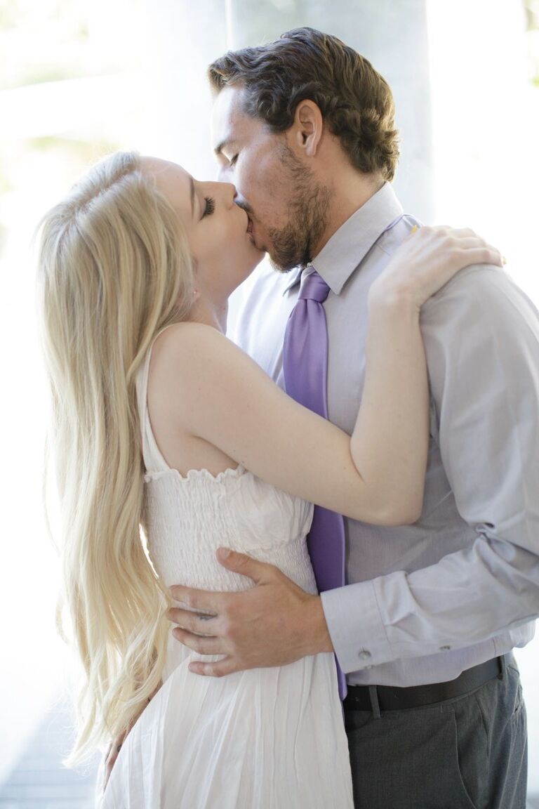 20P Loira Americana Emma Starletto beija, abraça e fode o marido