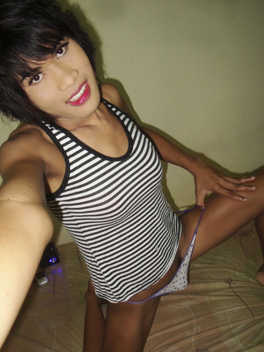 18P Un femboy thaïlandais joyeux a beaucoup de jouets sexuels pour plaire à un trou du cul serré