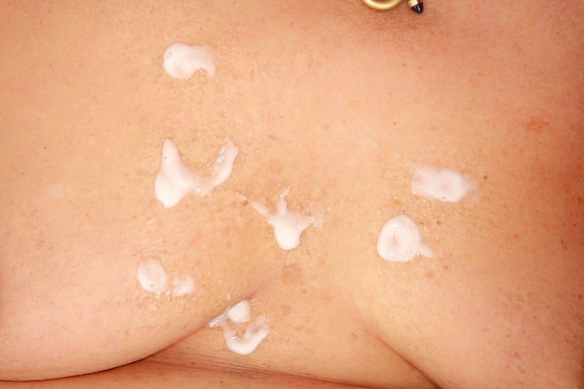 15P Femme mature aux cheveux roux et à la chatte poilue se fait défoncer par une petite bite