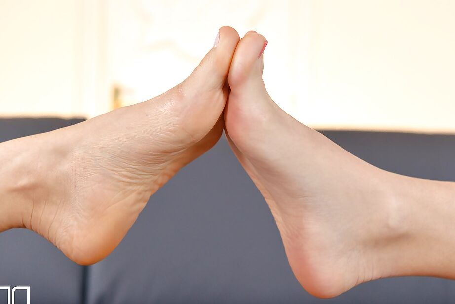 16P Lesbian foot lovers Dominica Phoenix and Sicilia enjoy each others nylons