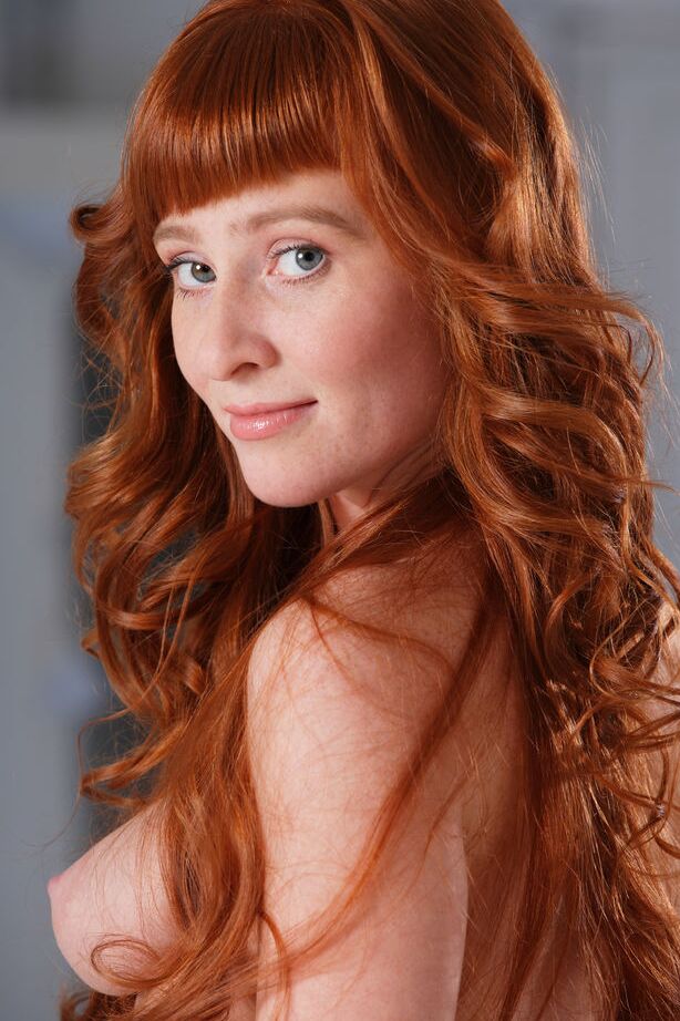 16P Natural redhead Oxavia shows off her ginger bush while modeling in the nude
