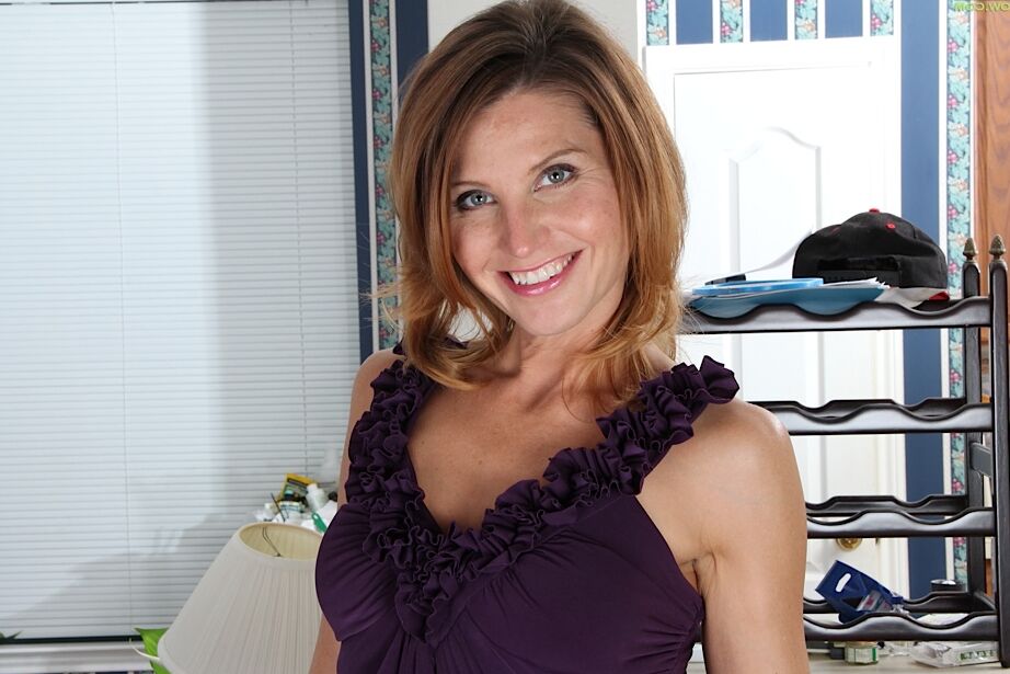 16P Svelte MILF Sky Rodgers striping down and spreading her pussy lips
