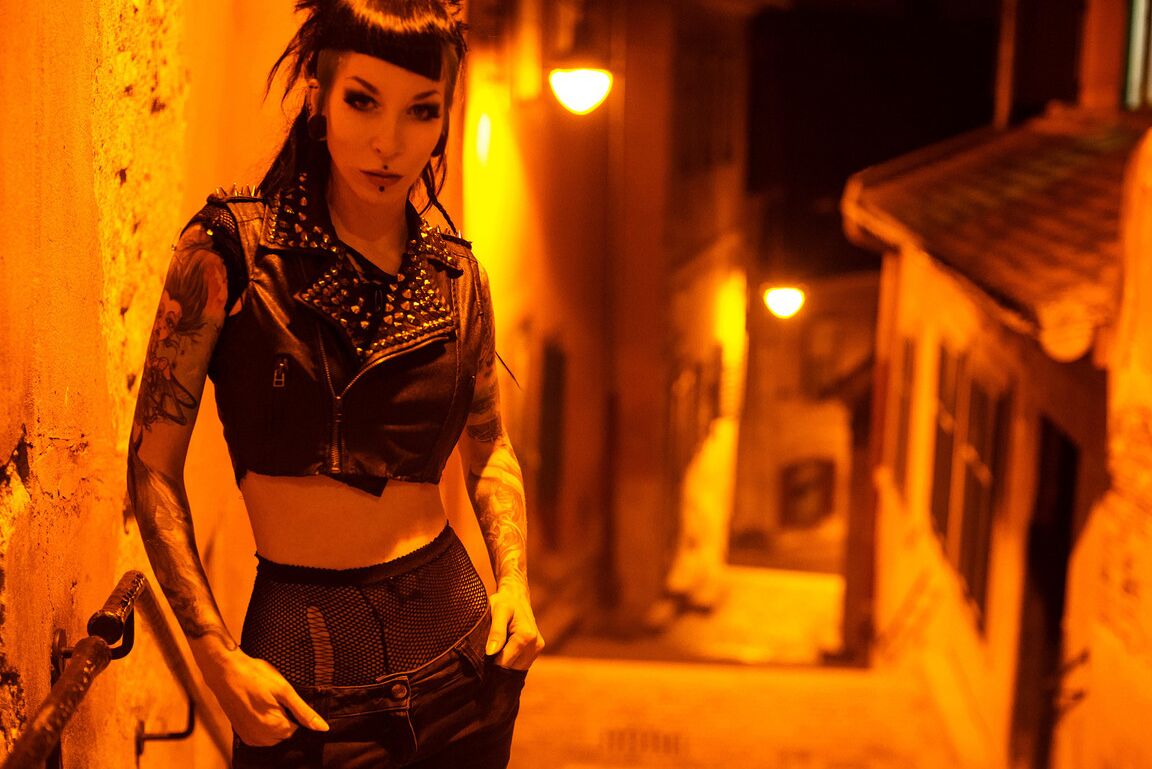 15P Punk rock Goth babe flashing in the city