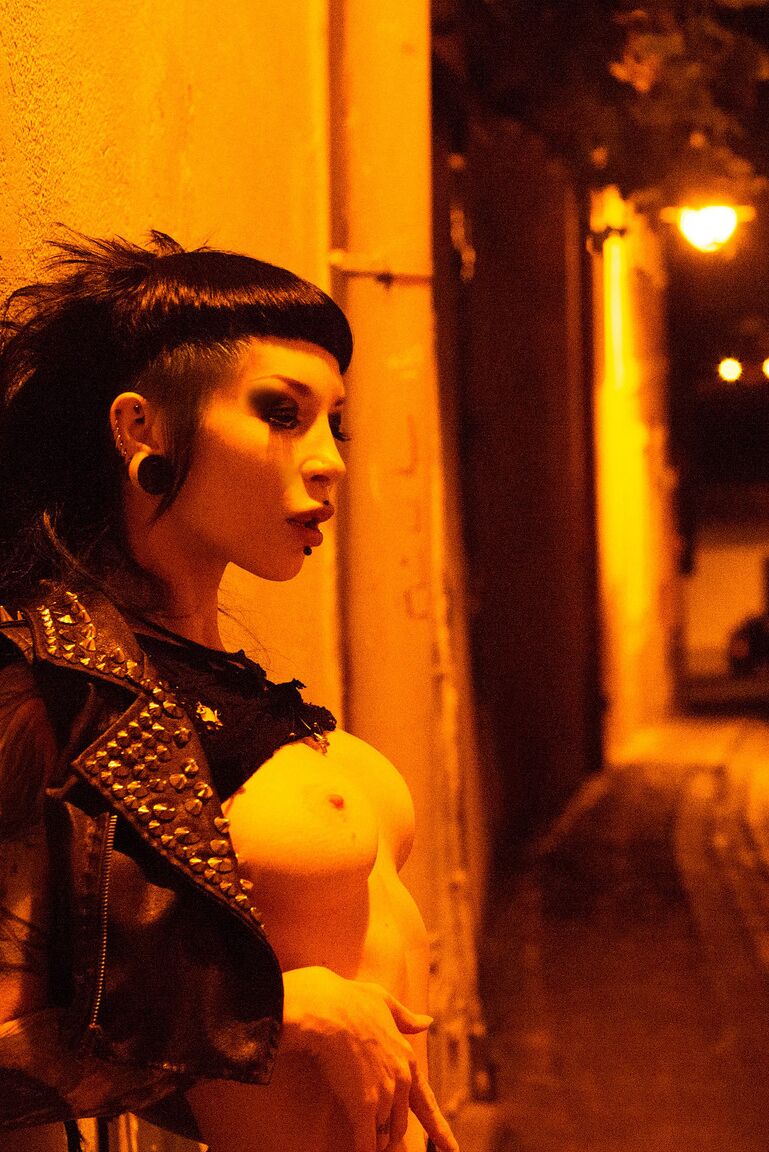 15P Punk rock Goth babe flashing in the city