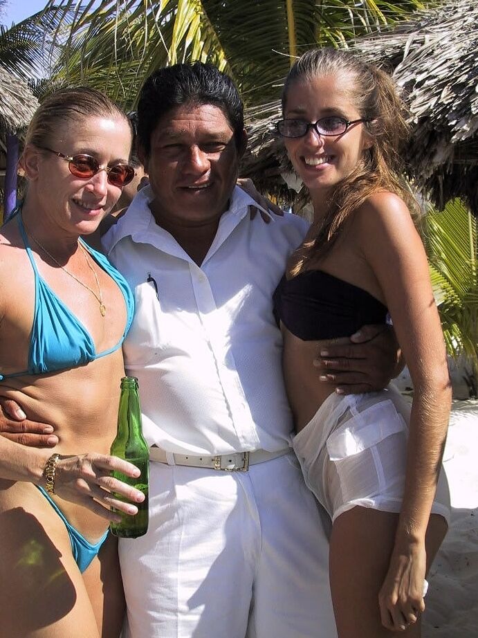 21P Sexy babe with a slim body Lori Anderson flaunts her stunning ass on the beach