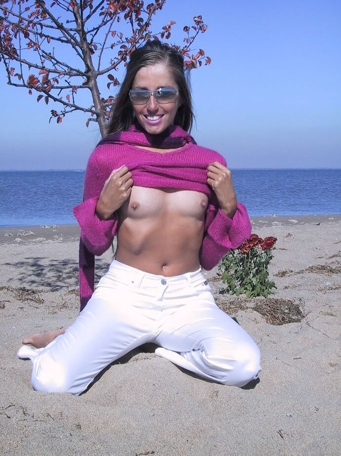 21P Babe with a slim body Lori Anderson shows her tiny tits and poses on the beach