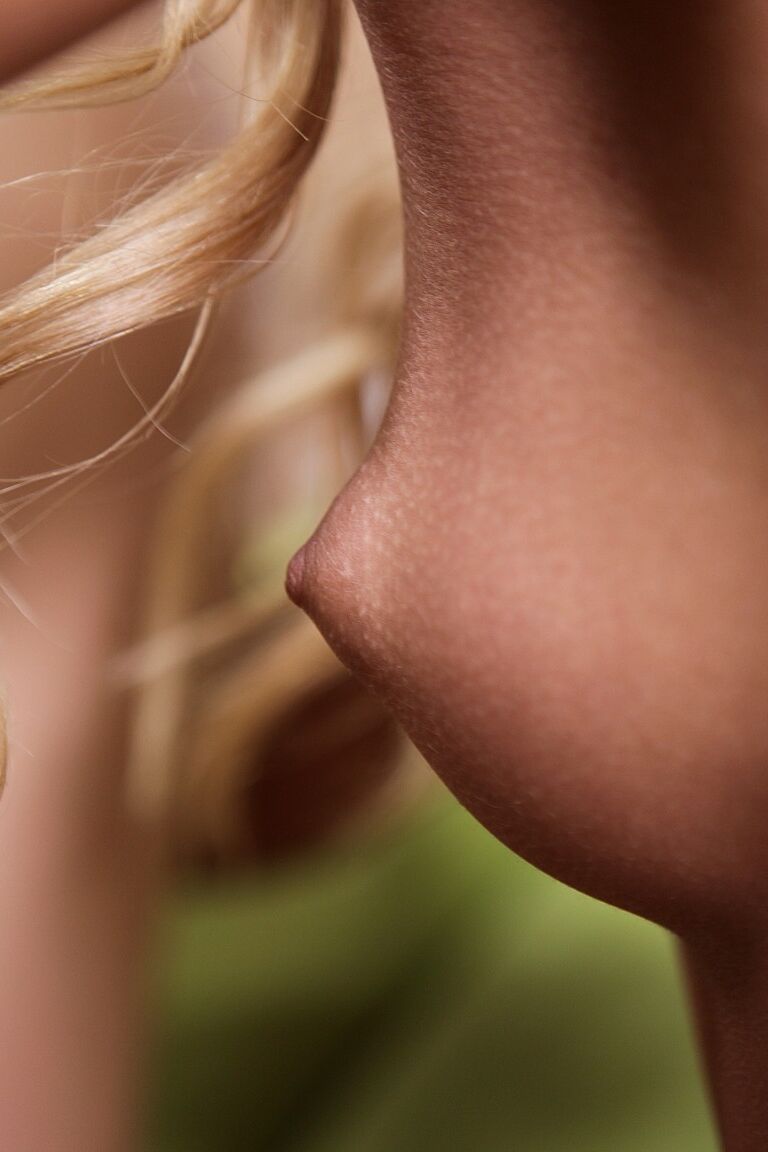 17P Lesbian teens Sophie Moone and Ivana Sugar enjoy kissing and licking