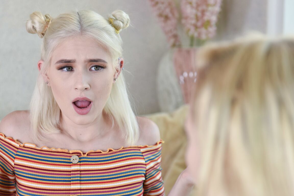 21P Sexy blondes with slim bodies Jessie Saint & Alix Lynx suck each other's twat
