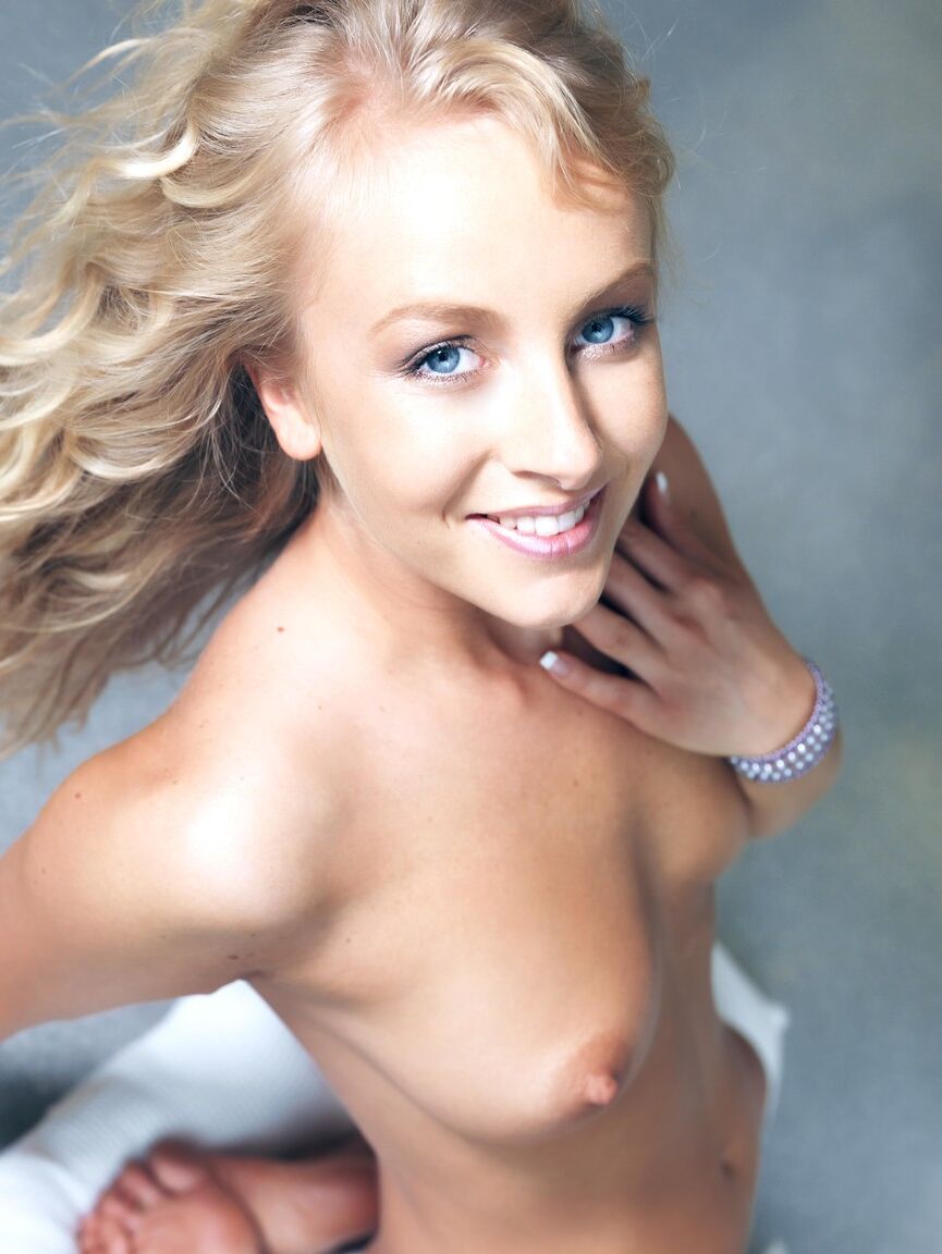 21P Errotica Archives Lucynova