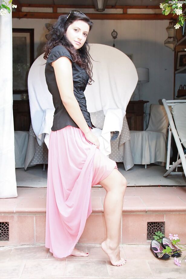 16P Federica will gladly reveal her bare feet to you if you ask her