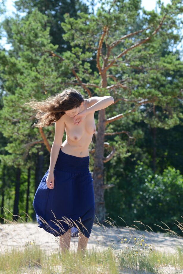 16P Teen model Anamika gets totally naked on a sand patch in the wind