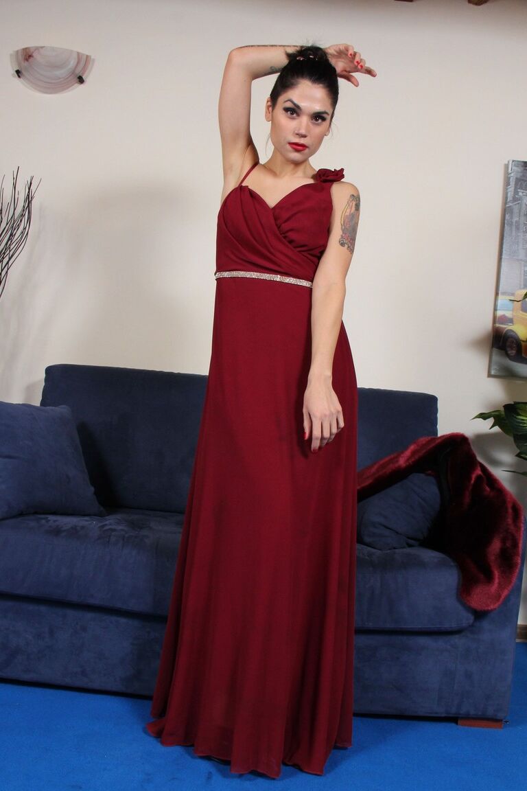 12P Alluring brunette Chiara shoves the soles of her feet after removing her heels