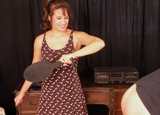 15P Mulheres que punem bem vestidas por espancamento