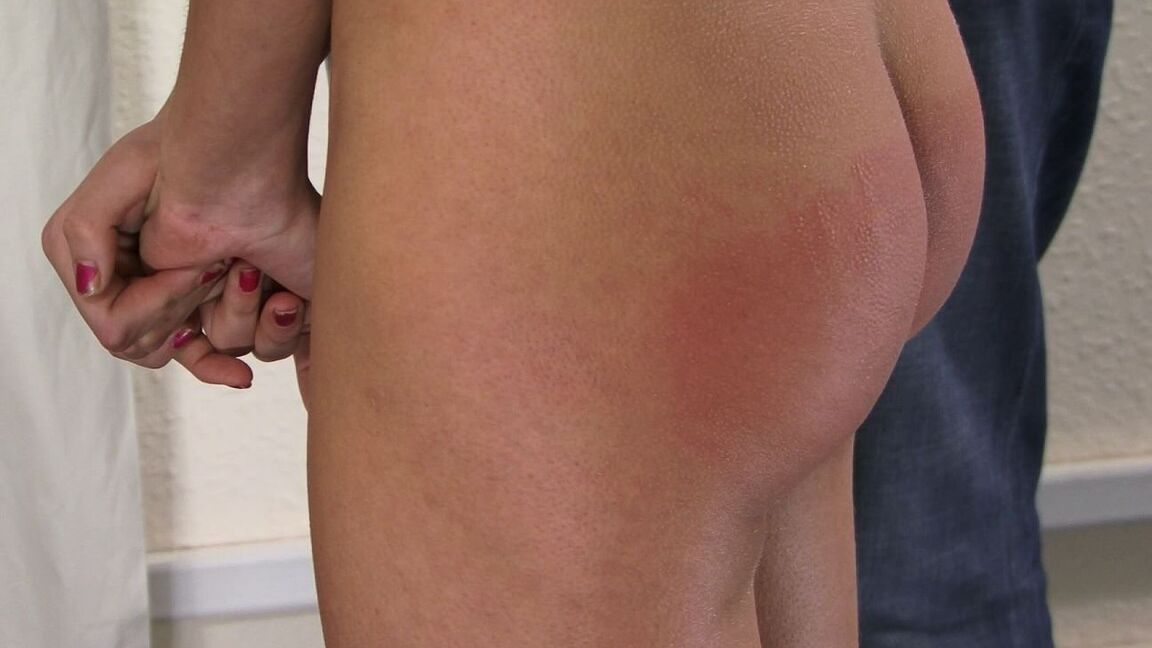 12P Spanking Online Heathers Disziplin am Arbeitsplatz