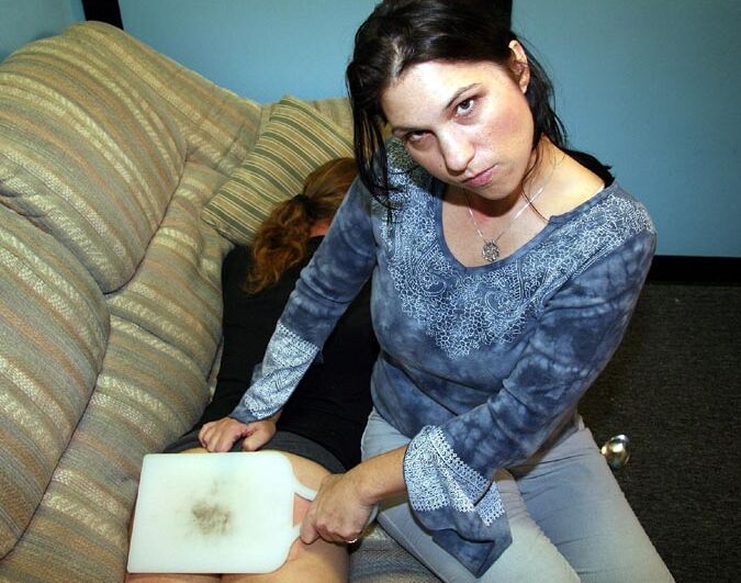 15P Femmes qui punissent les châtiments corporels infligés aux hommes