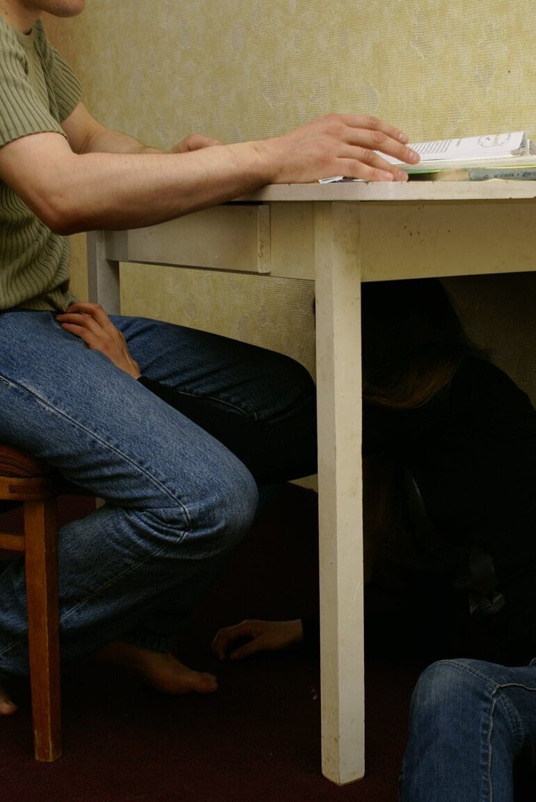 21P Adolescente cachonda que educa en casa Albina B. disfrutando del sexo duro con su tutor