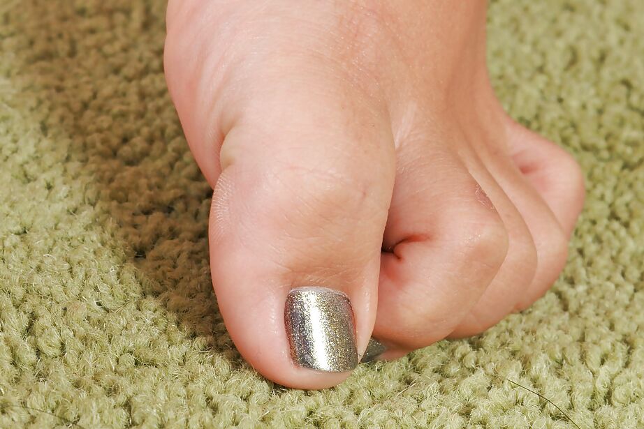 16P Asian amateur with sweet feet and toes undressing and exposing her gash