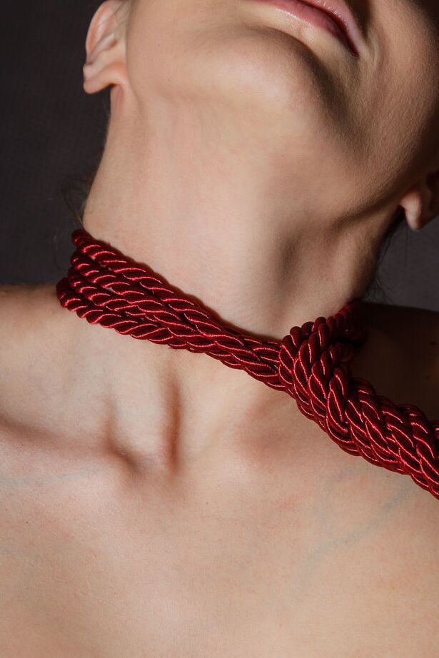 16P Flexible Russian beauty Vanda B poses nude with a length of red cord