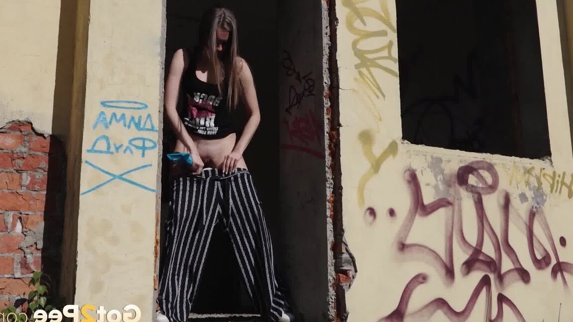 15P Sexy babe squats in abandoned building to piss