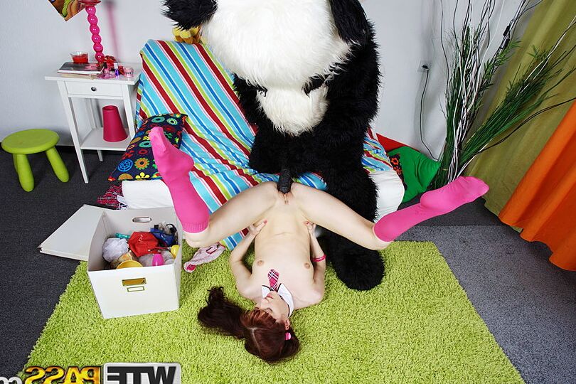 16P Panda baise Selena
