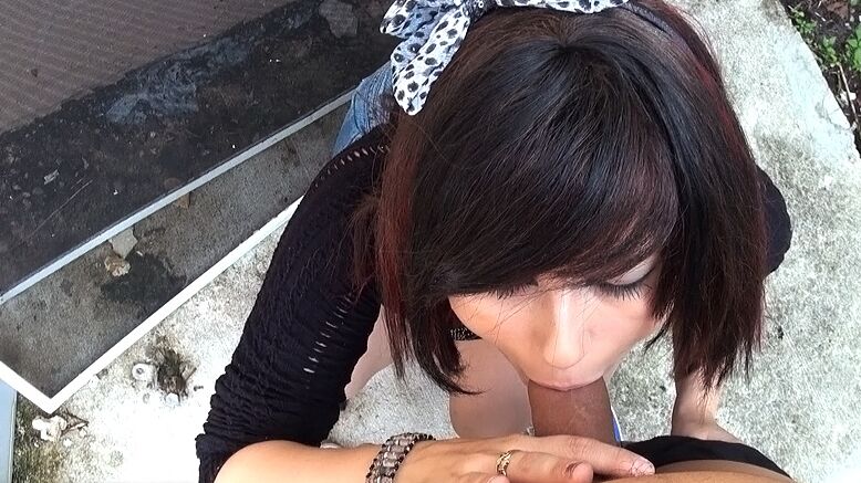 16P Streetwalker Oxaunna Envy gives a CFNM blowjob from a POV perspective
