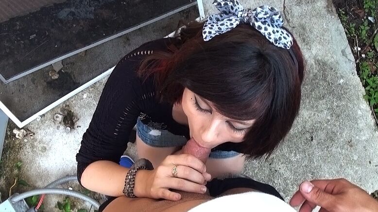 16P Streetwalker Oxaunna Envy gives a CFNM blowjob from a POV perspective