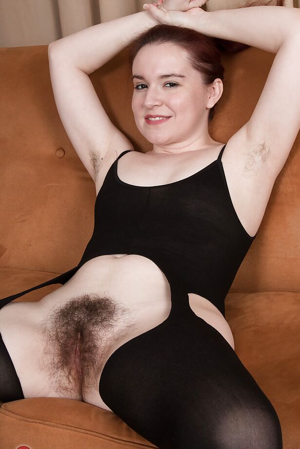 16P Hirsute MILF Annabelle Lee showing off butt in bare ass stockings