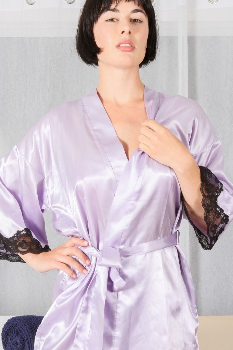 15P Dark haired masseuse Coco sheds satin robe before sucking off her next client