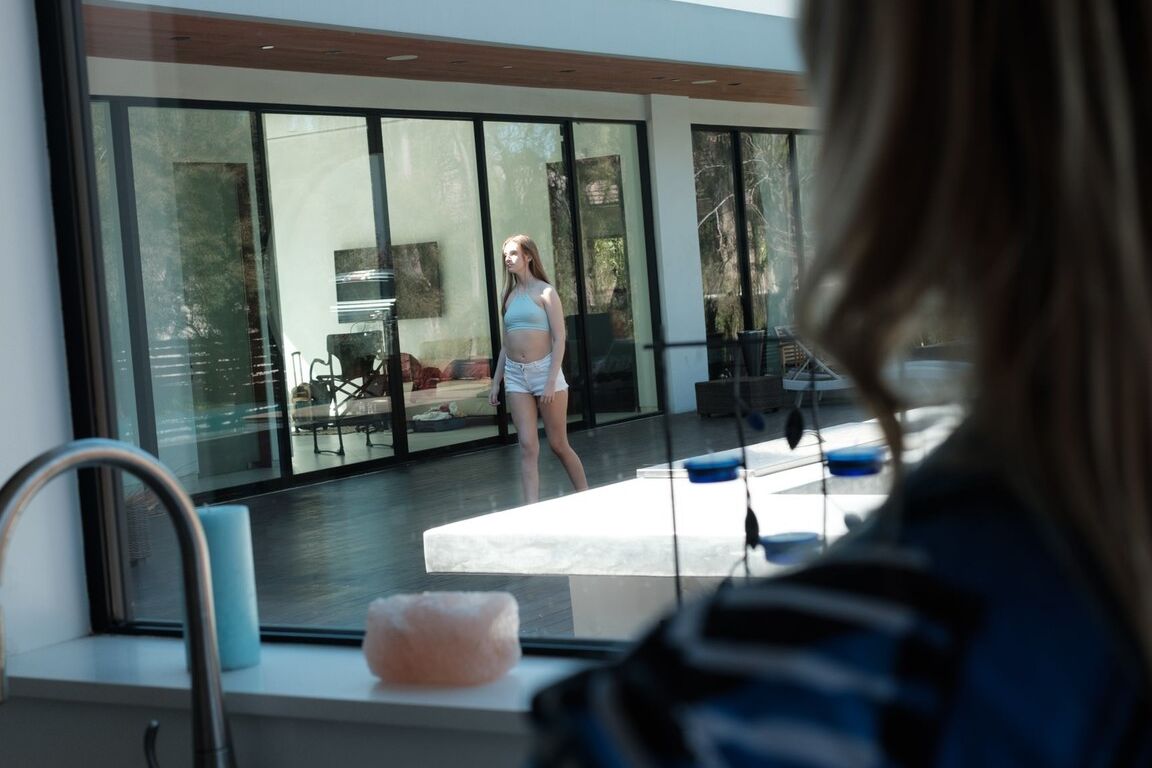 Die 17-jährigen amerikanischen Babes Alexis Fawx und Maya Kendrick lecken sich