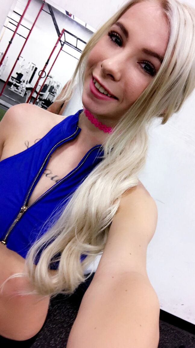 19P A loira em forma Kenzie Reeves transa com um homem na academia depois de um treino