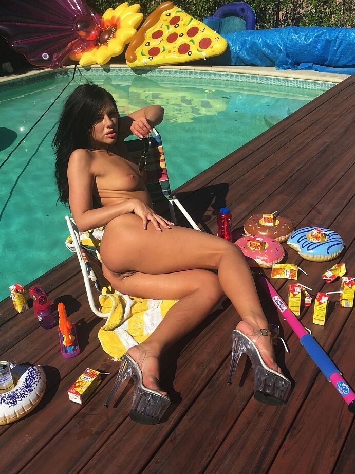 16P Gorgeous brunette presents her asses in a fine nudity solo by the pool