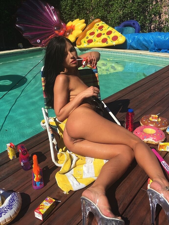 16P Gorgeous brunette presents her asses in a fine nudity solo by the pool