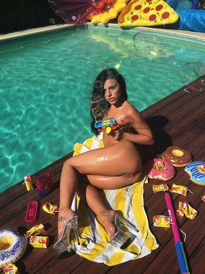 16P Gorgeous brunette presents her asses in a fine nudity solo by the pool