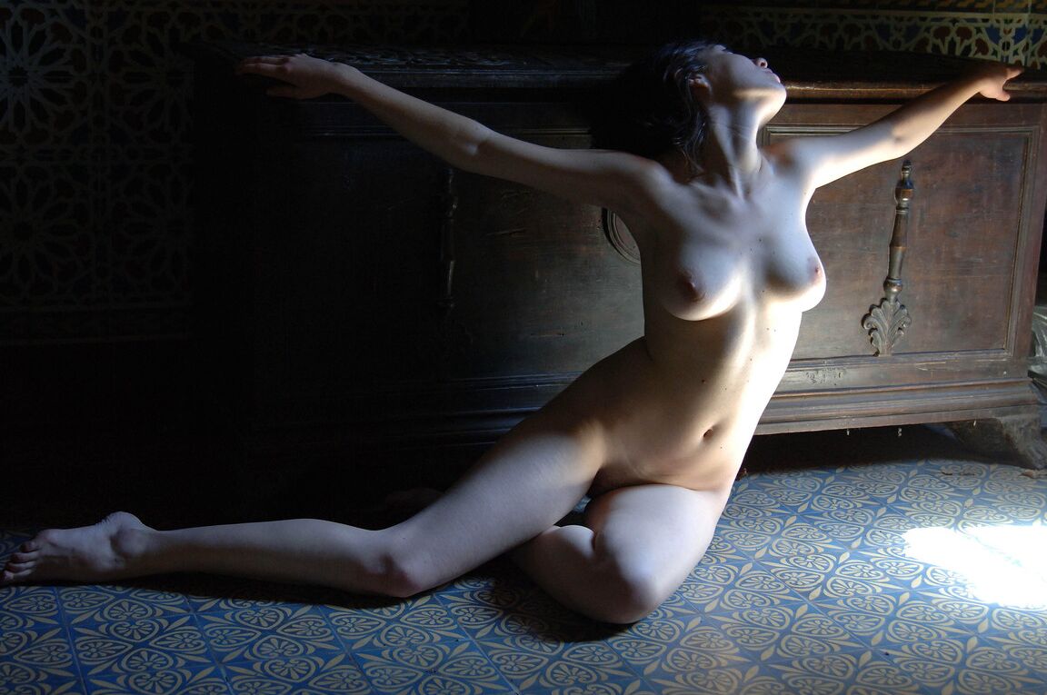 21P The Life Erotic Camelia