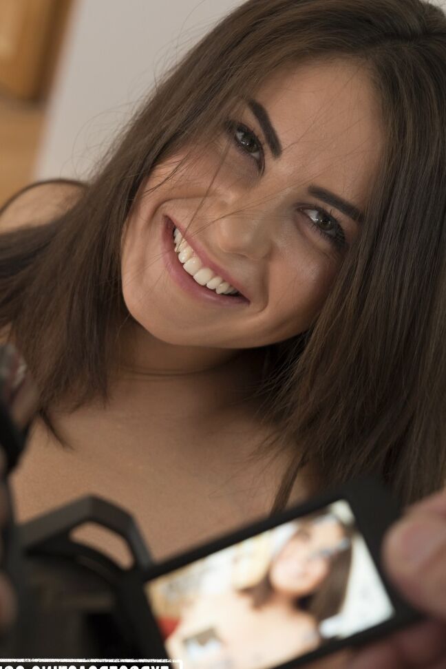 17P A linda garota Nikki Waine da Ucrânia é fodida na boceta raspada no casting