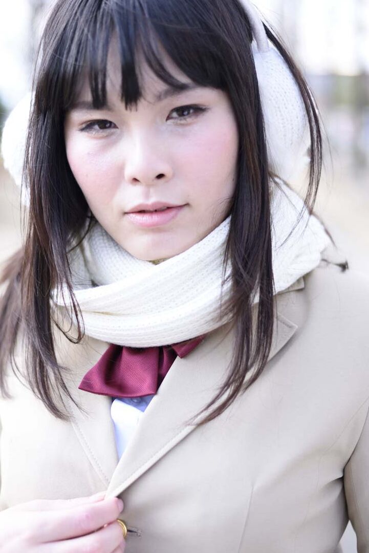 16P Deliciosa universitária japonesa Erena Yuki posando em seu lindo uniforme
