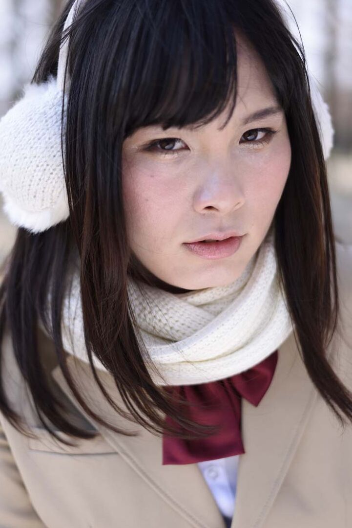 16P Deliciosa universitária japonesa Erena Yuki posando em seu lindo uniforme