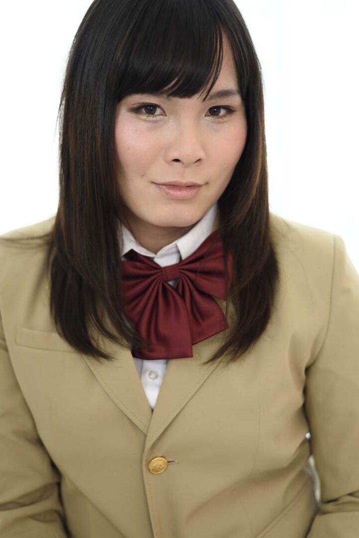 16P Deliciosa universitária japonesa Erena Yuki posando em seu lindo uniforme