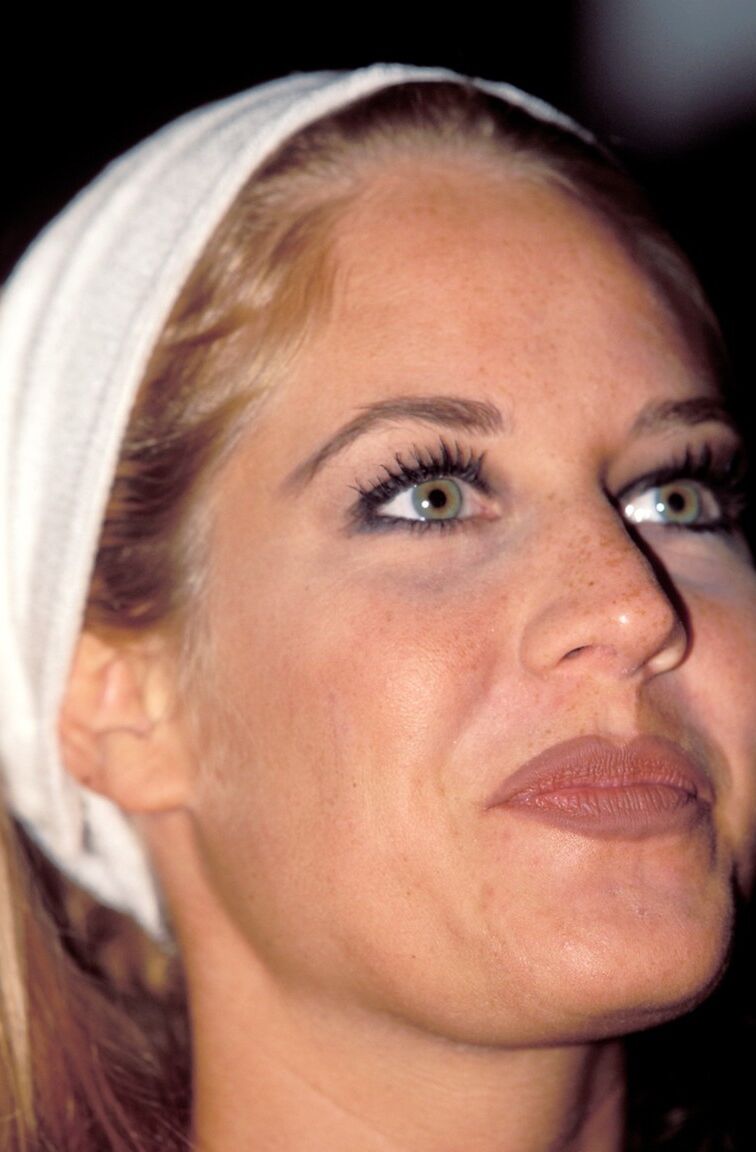 21P MILF húngara Wanda Curtis