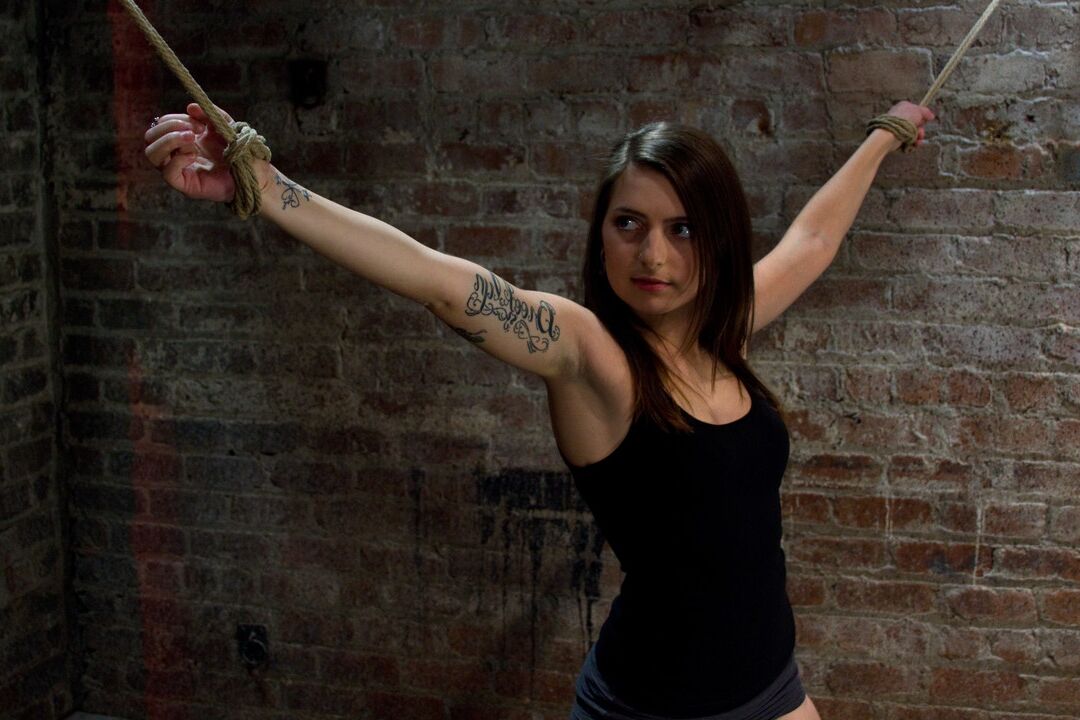 21P Hogtied Isis Love, Missy Minks