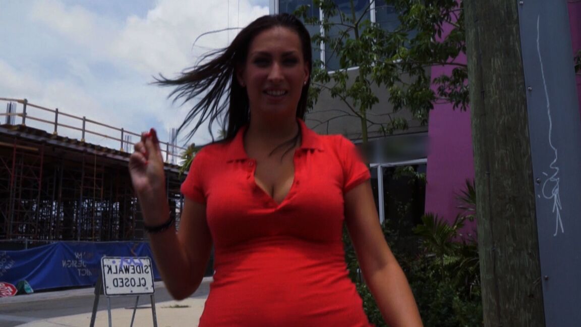 21P Brunette American Tiffany Cane strips and gets banged in the backseat