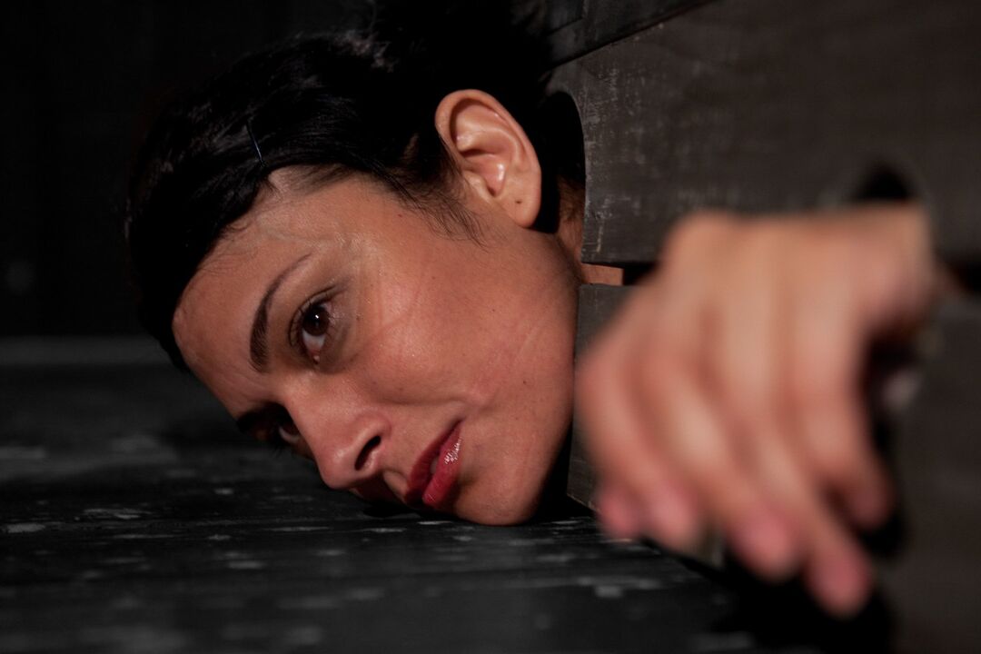 21P Submissive babe Beretta James gets her twat toyed on a torture device