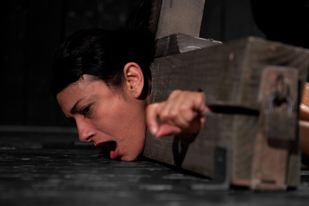 21P Submissive babe Beretta James gets her twat toyed on a torture device