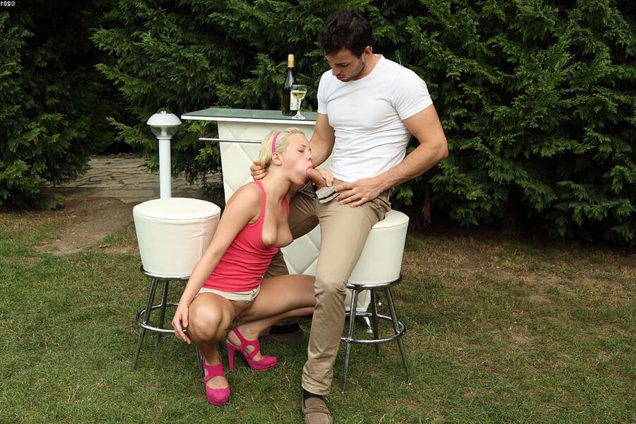 12P Perfektes Schwanzlutsch-Pornospiel im Freien im POV mit der sinnlichen Tricia Teen